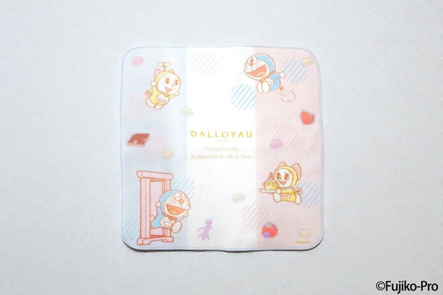 【ドラえもん×ダロワイヨ】綿100%で、ふわふわの質感で使用感が良いオリジナルの限定ハンドタオル