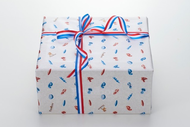 包装紙でのギフト包装も可能です。