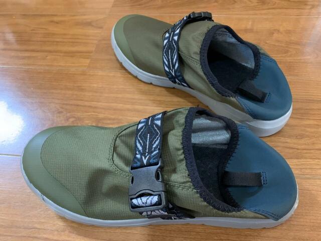 【ワークマン LIGHT(ライト) スリッポン ダークオリーブ】かかとを踏んでも履けるデザイン