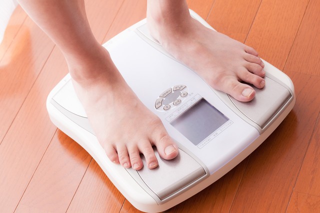 簡単】「体重を測る」だけでやせる! ダイエット法＆太ったとき気をつけること（1/2） - ウレぴあ総研