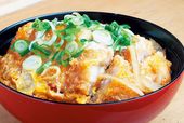 関西とんかつの名店8／とんかつ処 おくだ（元田中）　（上）かつ丼 830円（並は670円） 