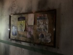 廊下の掲示板も不気味