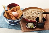 『たれづけ夏の特丼（半熟玉子のせ）サービスセット』みそ汁付き