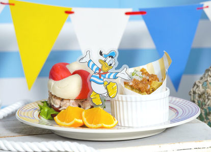ディズニー】怒り顔のパスタも!「ドナルドカフェ」マリンルックな