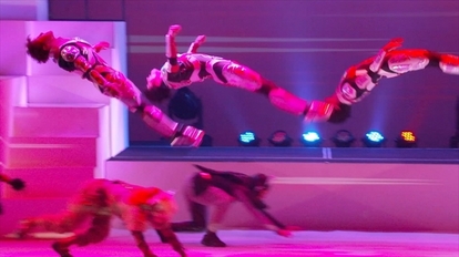 超絶アクロバット で跳ぶ 回る 戦う ウルトラヒーローズ The Live アクロバトルクロニクル16 に親子で大興奮 1 2 ハピママ