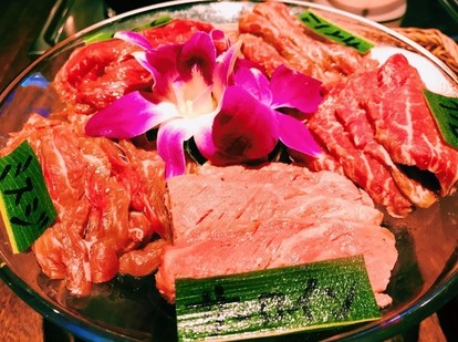 高コスパ 肉寿司の進化系 焼肉寿司 が3 500円で食べ飲み放題 軽く炙って肉のうまみタップリ うまい肉 高コスパ 肉寿司の進化系 焼肉寿司 が3 500円で食べ飲み放題 軽く炙って肉のうまみタップリ うまい肉