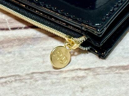 黒ツヤ＆ゴールドの高見え「お財布」が付録で出たよ！シウマさん監修の