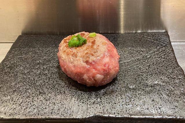 国産黒毛和牛100％の「花より、和牛ハンバーグ」120g