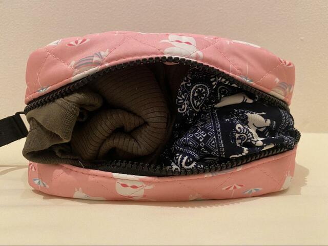 【sweet 2022年7月号特別付録　トロピカルムーミンのバカンスポーチ】衣類もコンパクトにまとめられる優秀さ！