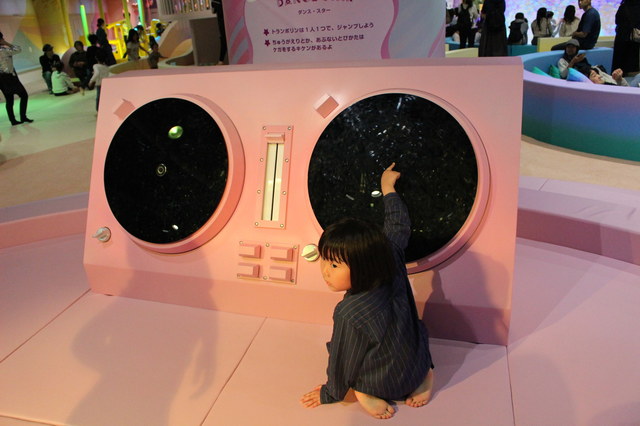 ターンテーブルに興味津々！