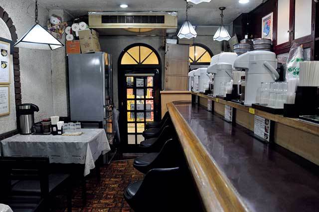 牛かつ おか田（新橋） 内観