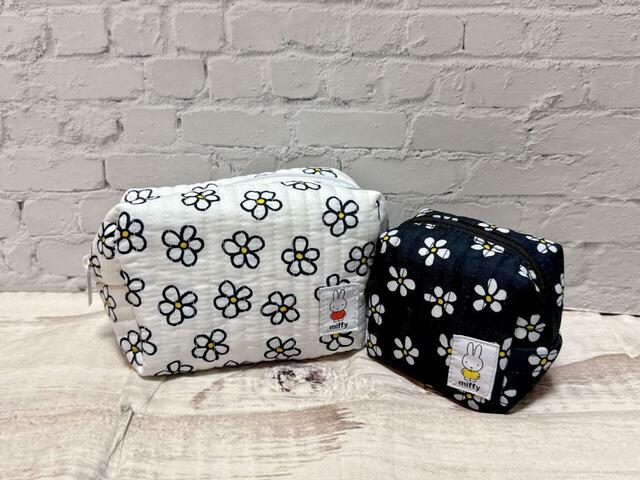 ころんとしたスクエア型のポーチ