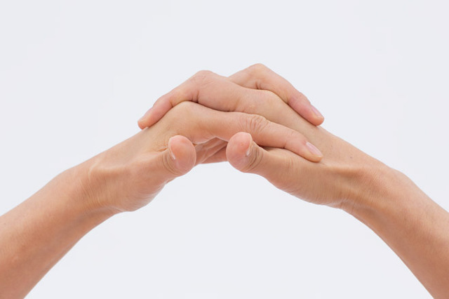 １本ずつ立てる指を変えます。　1 親指