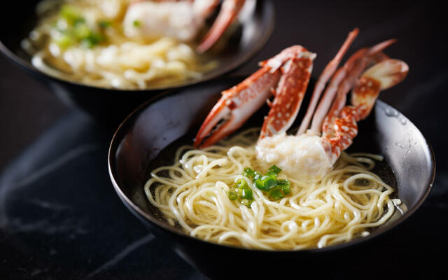 「渡り蟹ラーメン」＜期間：2026年1月4日～2月28日＞【【浅草ビューホテル】冬の澄んだ絶景とともにグリル料理など、100種類のブッフェメニューが味わえるウインターブッフェ開催中！】