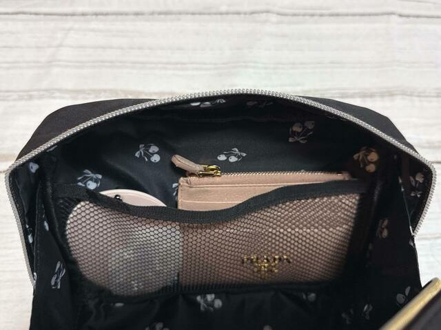 ポケットにはミラーとフラグメントケースをIn