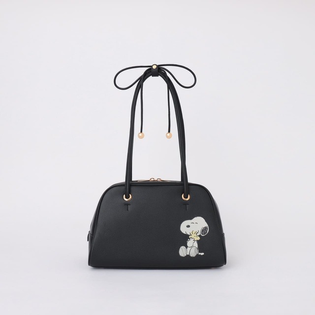 【PEANUTS×FURLA】「フルラ ポピー M ドーム」¥74,800(税込み)、W30 x H17.5 x D15cm(全3色)