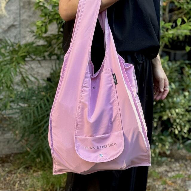 サイズは縦43cm×横37cm×マチ14cmで、容量もたっぷり【DEAN & DELUCA 岡山 オープン4周年記念商品】