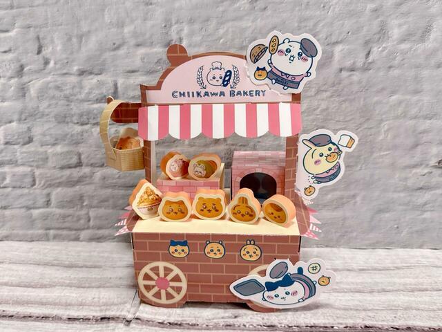 ピンクとブラウンの配色がキュートなワゴン。細部まで凝ったデザインが◎