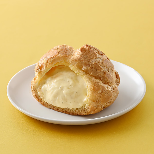 【ファミリーマートの定番スイーツ売上ランキング 2位】「バニラたっぷり!濃厚カスタードシュー」185円(税込)