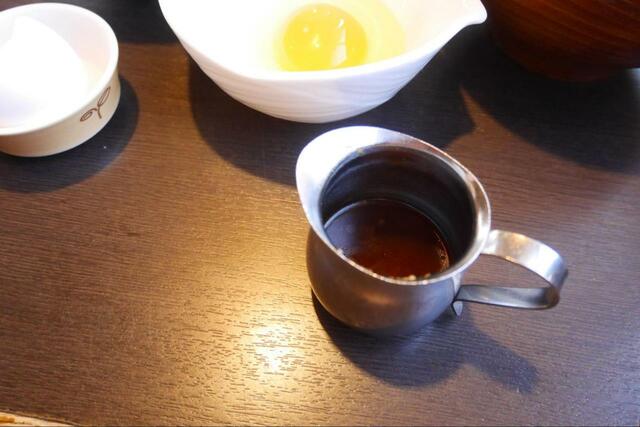 【びっくりドンキー 卵かけご飯】ハンバーグのソースが付いてくる!