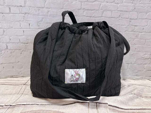 外出先で仕事をする際の荷物を収納!【しまむら限定】「フェアリーラビットデザイン」シリーズ新作『2WAYトートバッグ(ハローキティ)』