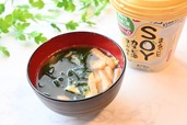 【大豆ヨーグルトを味噌汁にちょい足し】普通のお味噌汁と大豆ヨーグルト