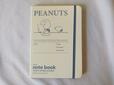 【スヌーピー文具セット：ハードカバーノート】ゴムバンドで挟めば、持ち運びもスムーズ