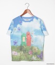 【「niko and ...」×「P-kies Family」】「シュールフォトTEE」5,500円／お花畑にいるデザイン