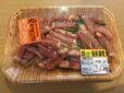 【ロピア 豚ローススティック（米国産）】パックのままでもお肉の鮮度がしっかり伝わる厚みと色合い！甘口醤油仕立て◎