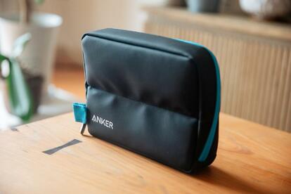 在庫復活のたびに一瞬で売り切れる｢Anker×コクヨ｣のガジェットポーチ
