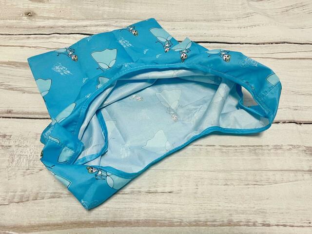 ポケットなどはないシンプルな作り