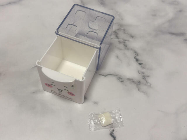 引き出しは取り外し可能。中におまけのソーダ味のガムが入っていました！