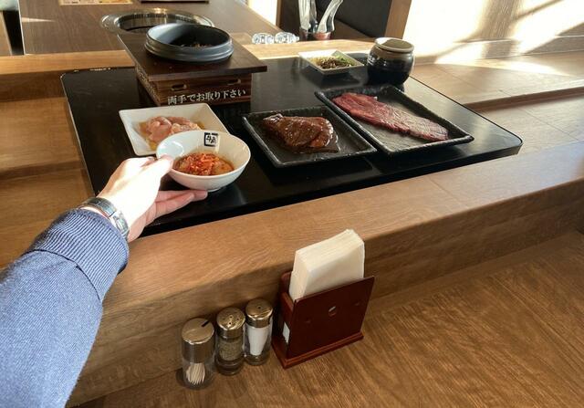 「注文した商品は提供レーンでお届け」【「牛角食べ放題専門店」が宮城県に初出店】