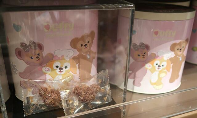 香港ディズニーランドグッズ　ダッフィー＆フレンズのチョコクランチ