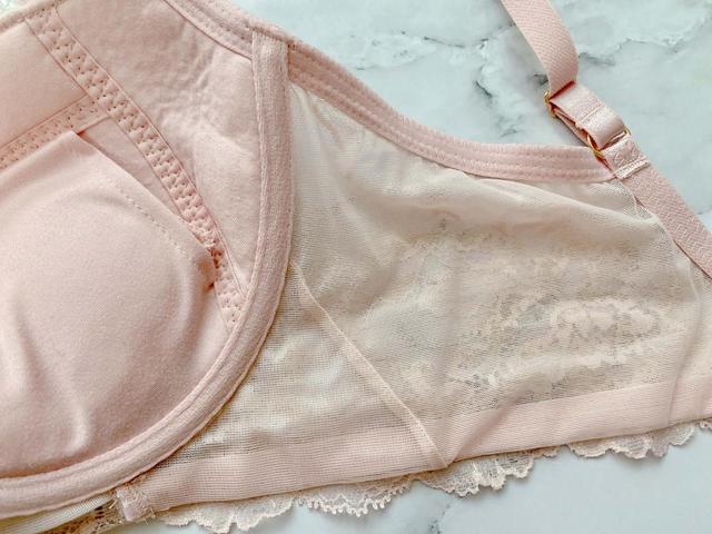 【SALON by PEACH JOHN】脇高のサイドベルトがスムーズに整えてくれます