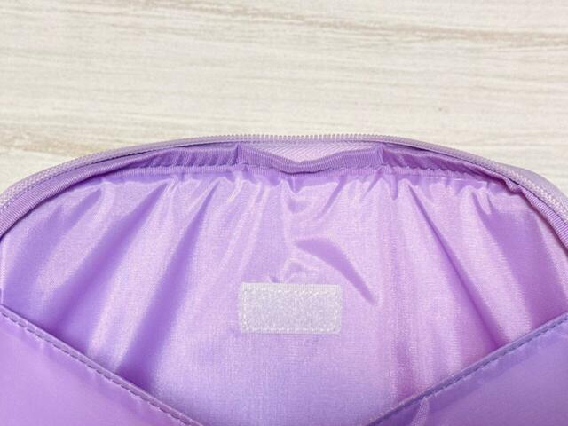ポケットはマジックテープ仕様