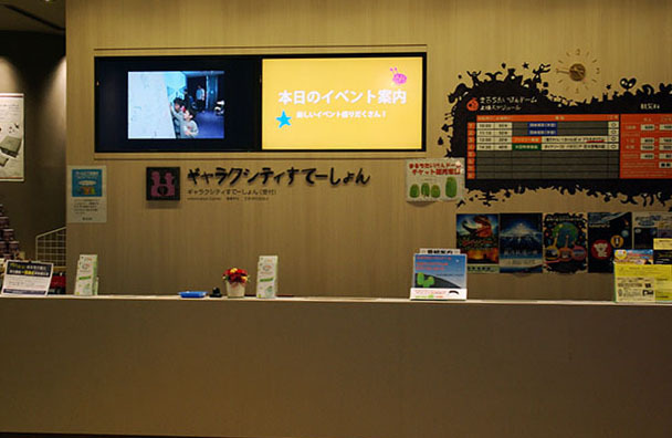 休日や平日の放課後を中心に多彩なワークショップ、イベントなども行われている