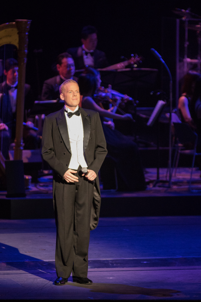 バレンタイン・ナイト 2016 「Can You Feel The Love Tonight」 シンガー 撮影:YOSHI