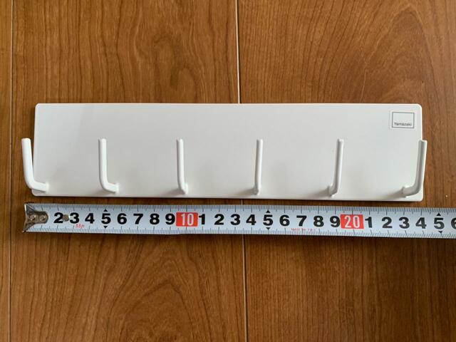 【山崎実業 マグネット キッチンツールフック ホワイト】幅は24.5cmくらい