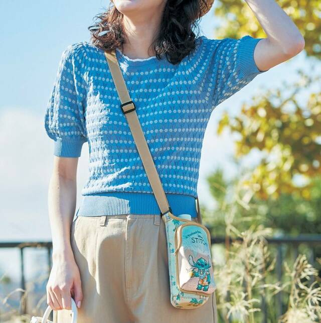 スマートフォン収納ポケット付きペットボトルホルダー（選べるキャラクター）｜￥3,490 （税込）