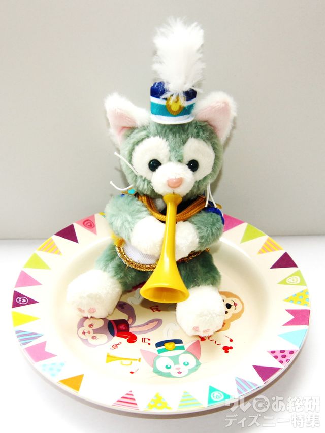 ダッフィー&フレンズのハッピーマーチングファンのスーベニアプレート、ジェラトーニのぬいぐるみストラップ