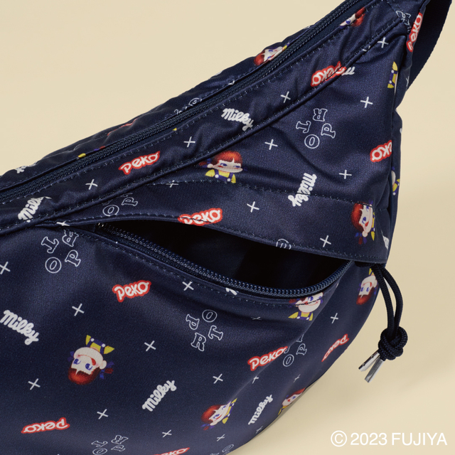 「milky × POTR」SHOULDER BAG ¥31,900(tax included)【吉田カバン×不二家】