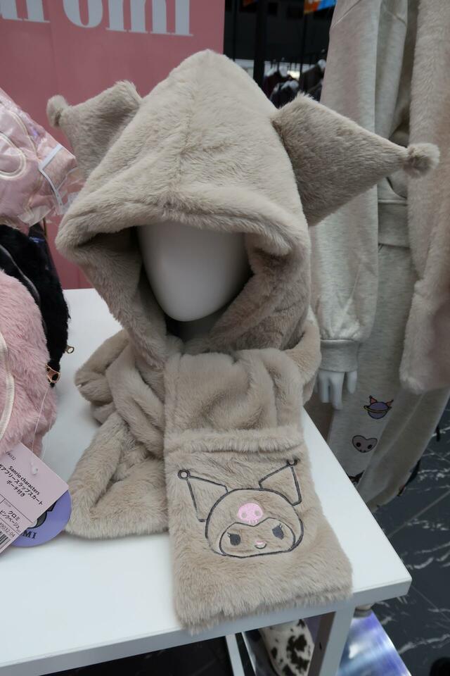 【ワークマン】ボアフリース フードマフラー　1,790円（税込）グレージュカラーがかろやか