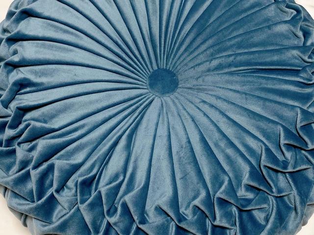 【ニトリ　デコホーム　円形クッション（ダリア 2 BL）】ダリアのお花のようなデザイン