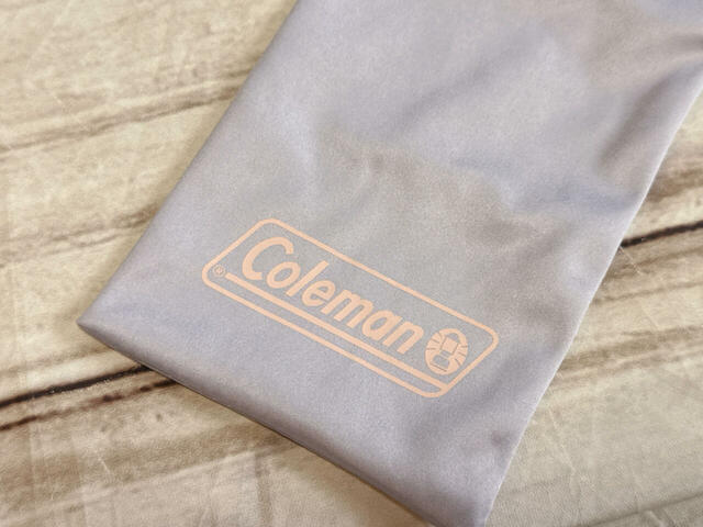 sweetコラボらしいかわいいピンクの「Coleman」ロゴ入り♪