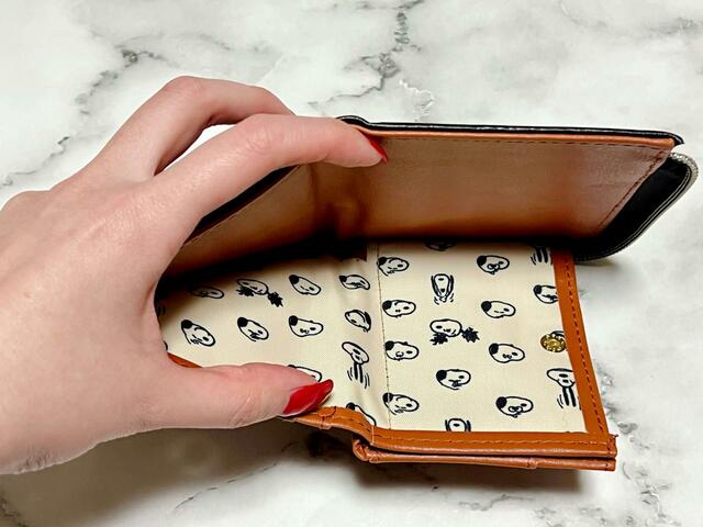 お札を入れるスペースにもかわいい仕掛けが！