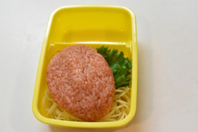 ケチャップライスをのせる