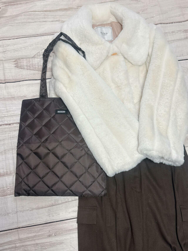 ファーコート×ブラウンのワイドカーゴパンツと合わせてみました