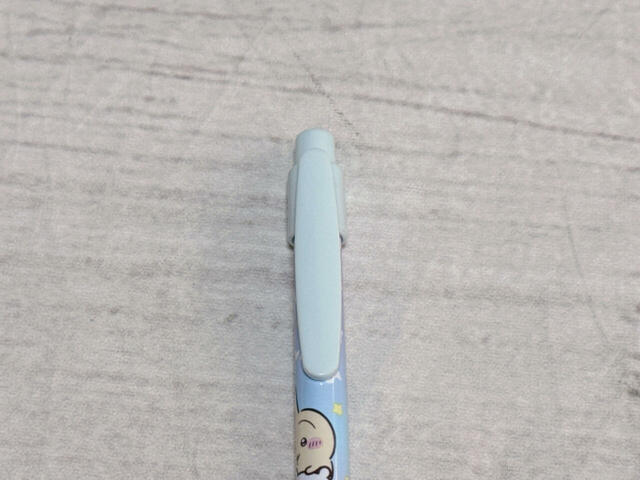 上部にはクリップ付きでノートなどに挟めます