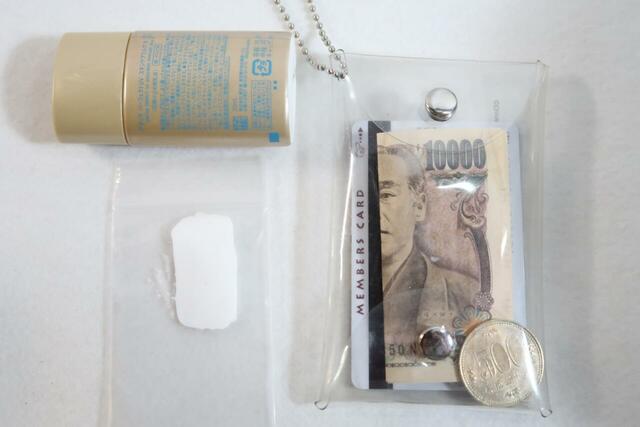 お財布と化粧品をミニマムに